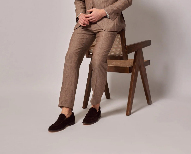 brown suit beige shirt 1a7