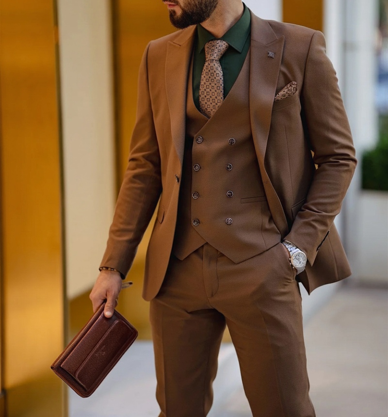 brown suit green shirt 1a3