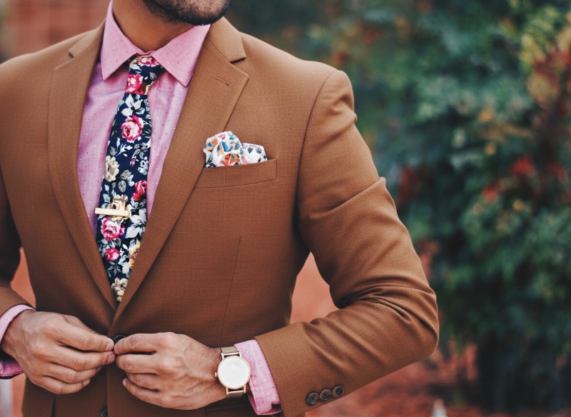brown suit pink shirt 1