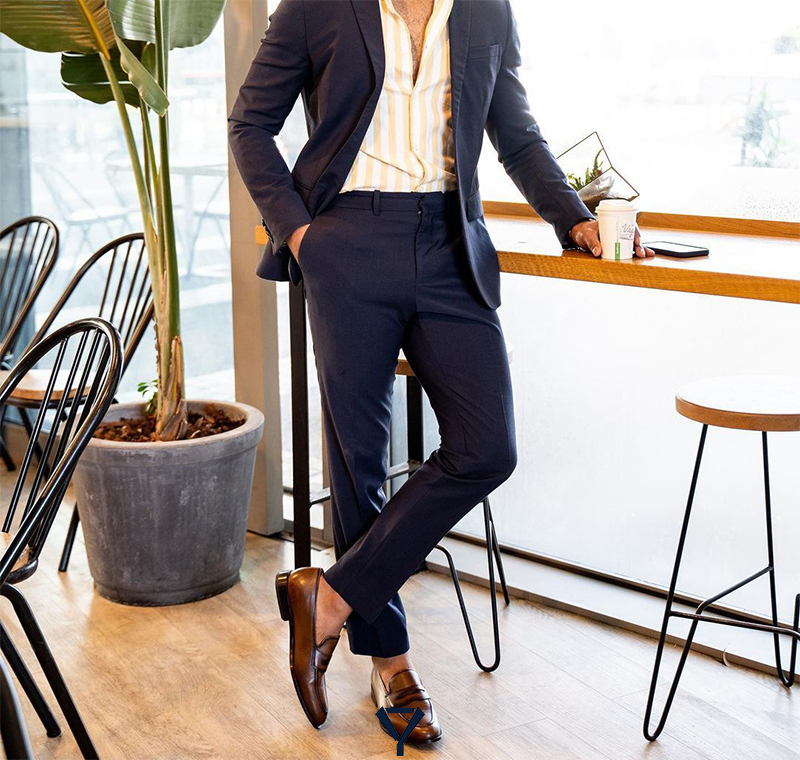 how to style a navy suit 13