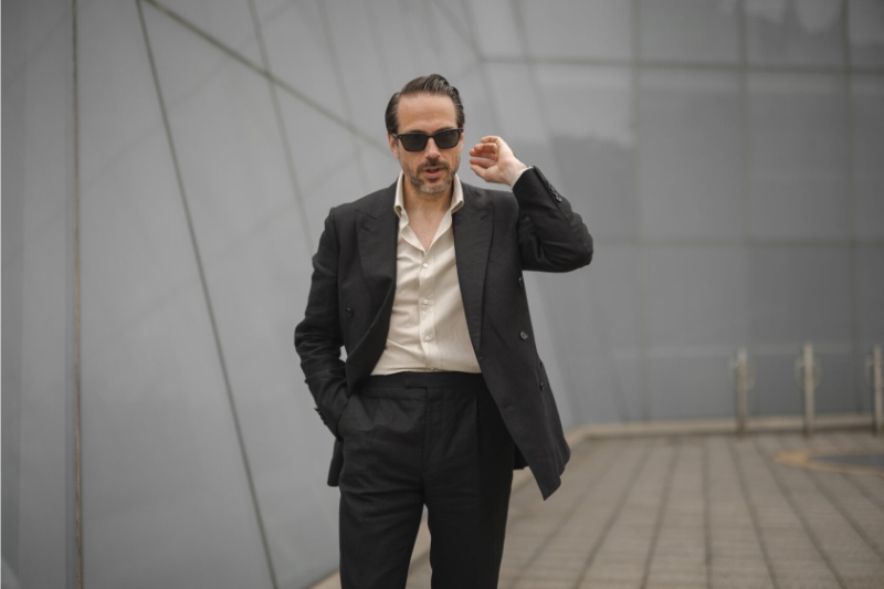 How to wear a black suit: A full black suit styling guide 38 how to wear a black suit 18 1