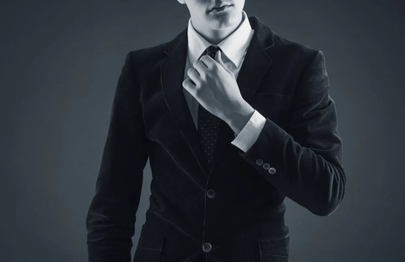 How to wear a black suit: A full black suit styling guide 39 how to wear a black suit 19 1