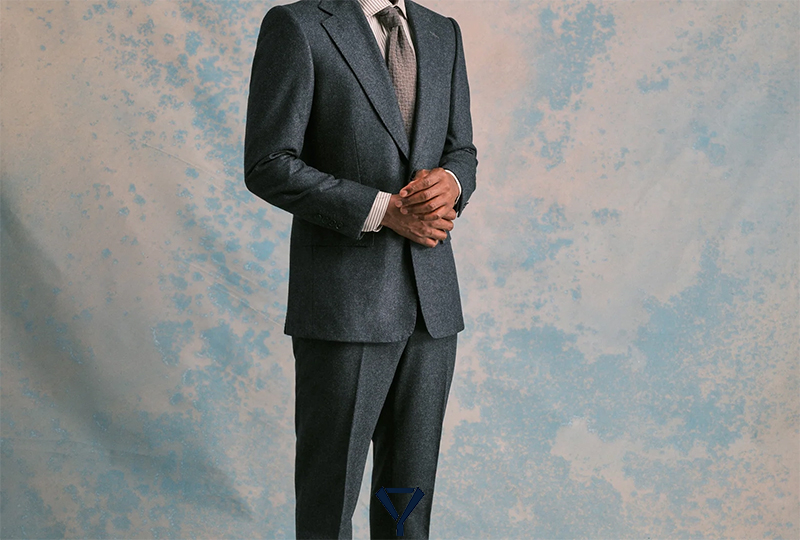 how to wear a charcoal suit 1