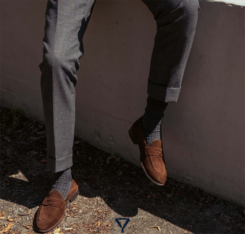 how to wear a charcoal suit 18