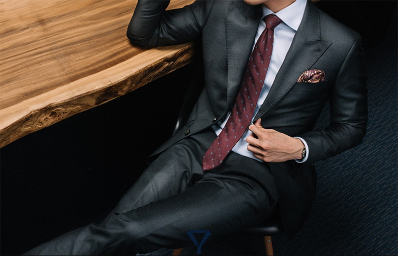 how to wear a charcoal suit 22