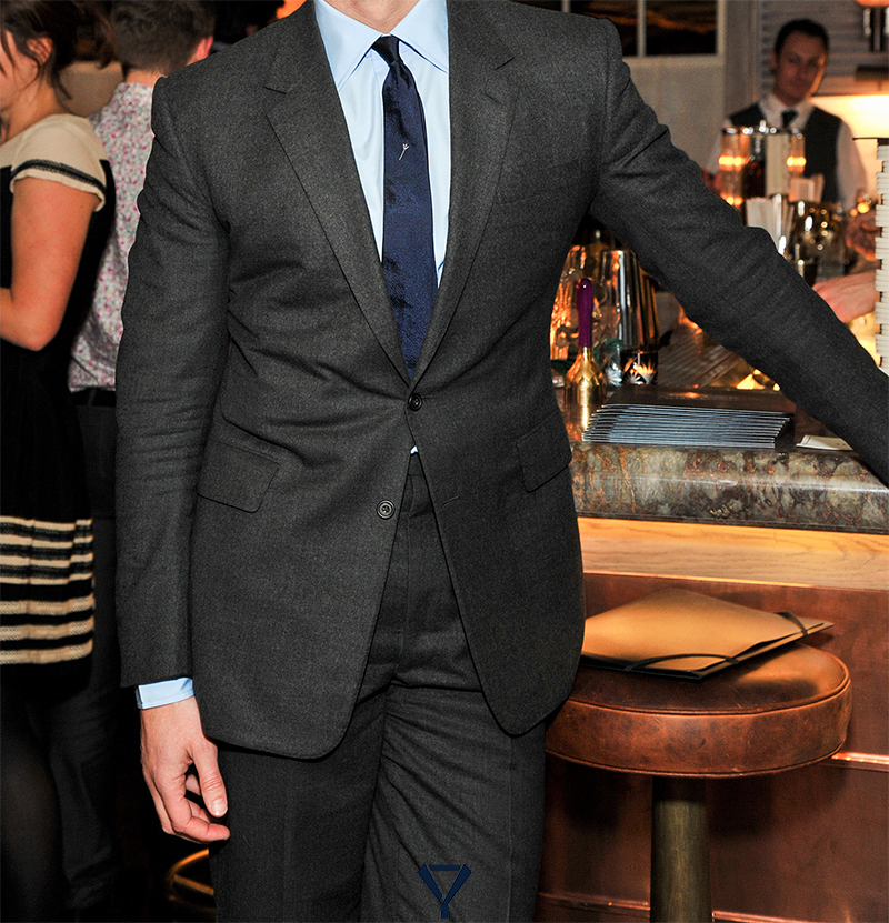 how to wear a charcoal suit 3