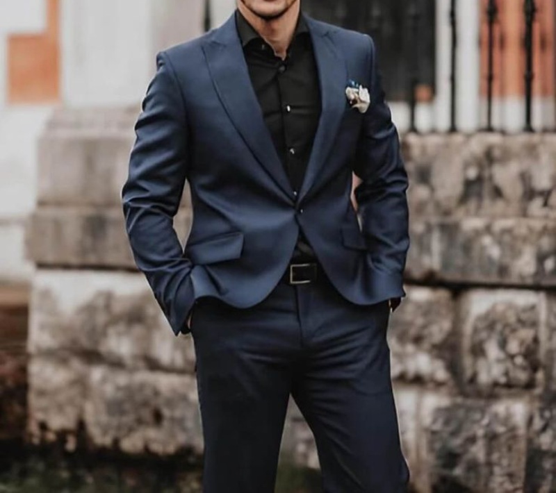 navy blue suit with black shirt 1