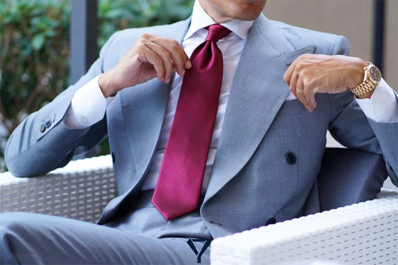 tie to wear with light blue suit 3