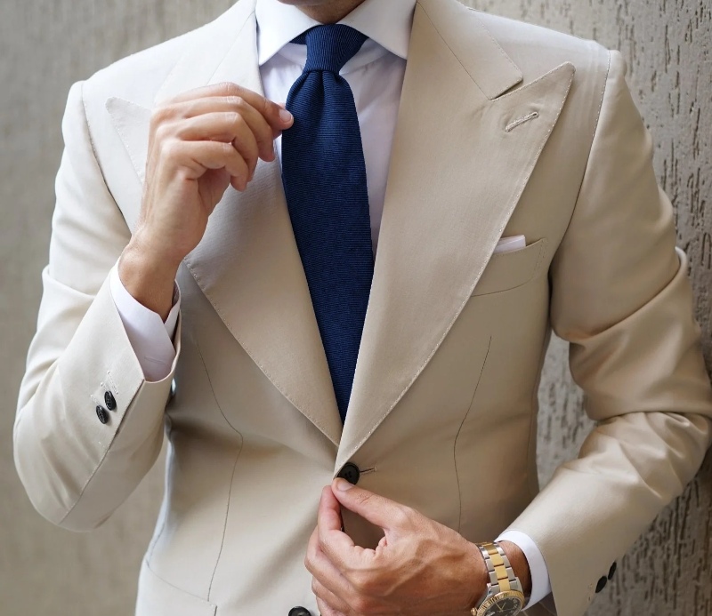 tie with beige suit 3
