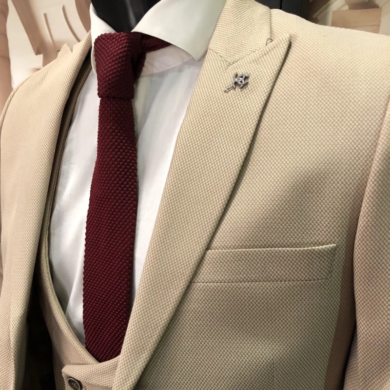 tie with beige suit 4