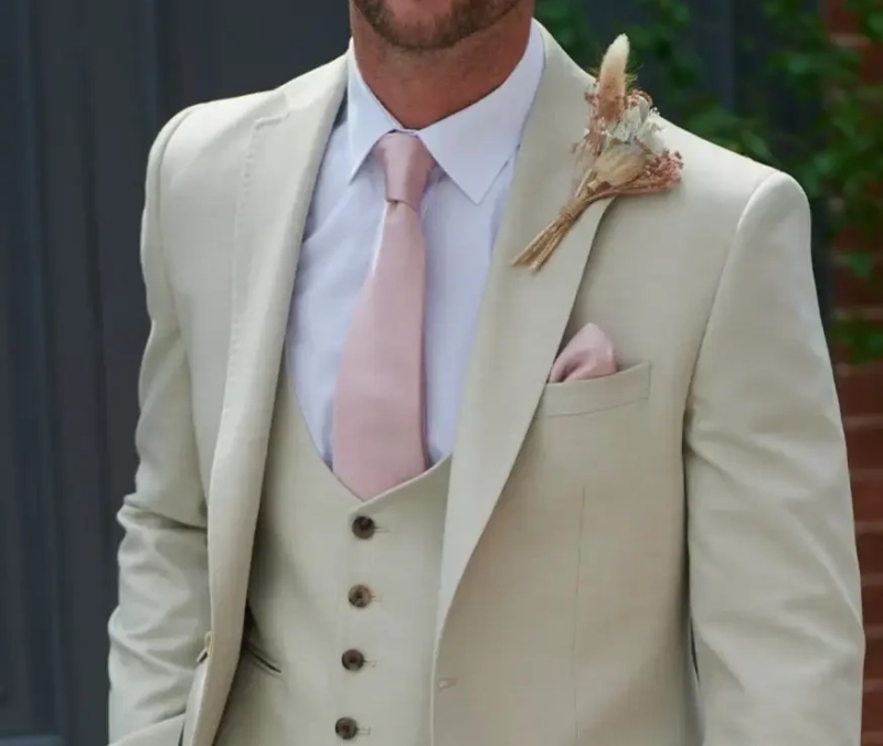 tie with beige suit 8