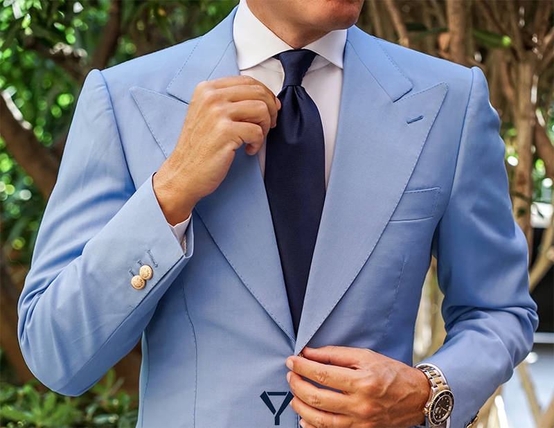 what color shirt to wear with blue suit a2