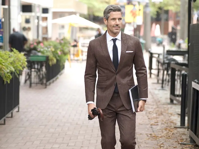 what color shirt to wear with brown suit 3