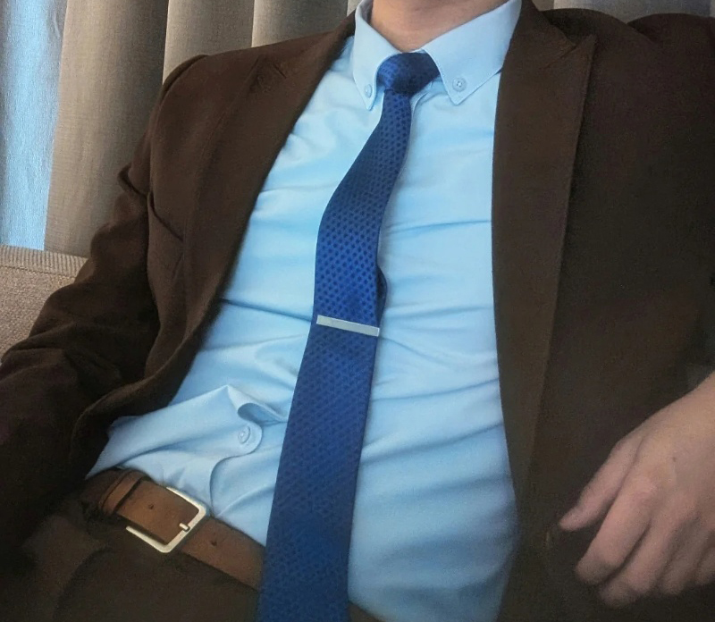 what color shirt to wear with brown suit 5