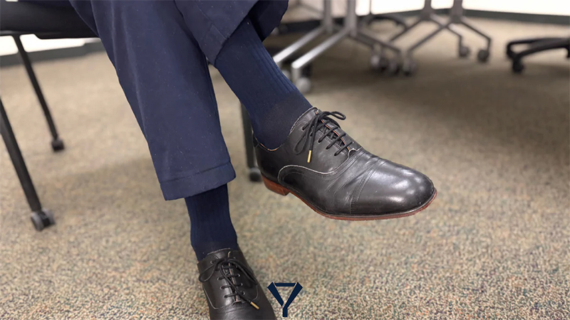 what color shoes with navy suit 18