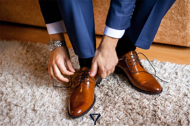 what color shoes with navy suit 3