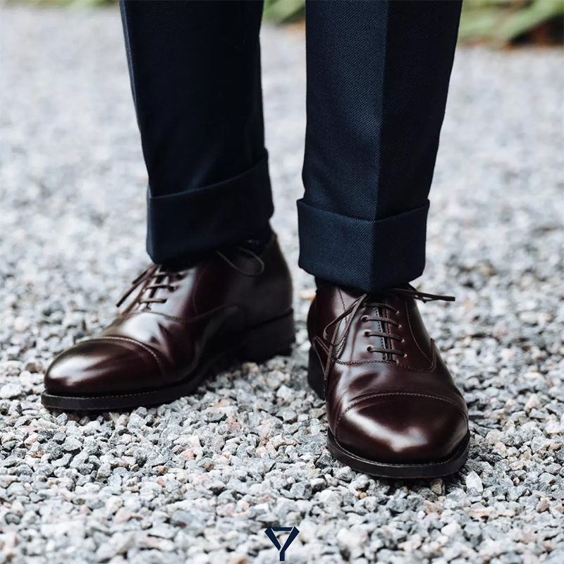 what color shoes with navy suit 4