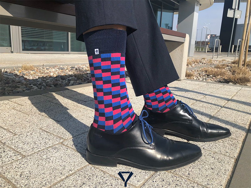 What Color Socks to Wear with Navy Suit for the Best Look 33 what color socks to wear with navy suit 15