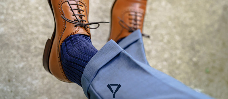 What Color Socks to Wear with Navy Suit for the Best Look 21 what color socks to wear with navy suit 4