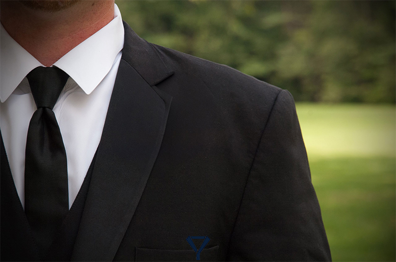 what color tie to wear with black suit 10