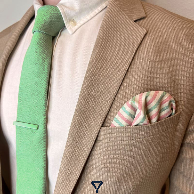 what color tie to wear with brown suit 12