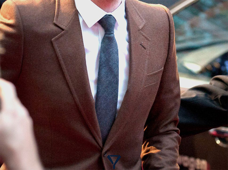 what color tie to wear with brown suit 4