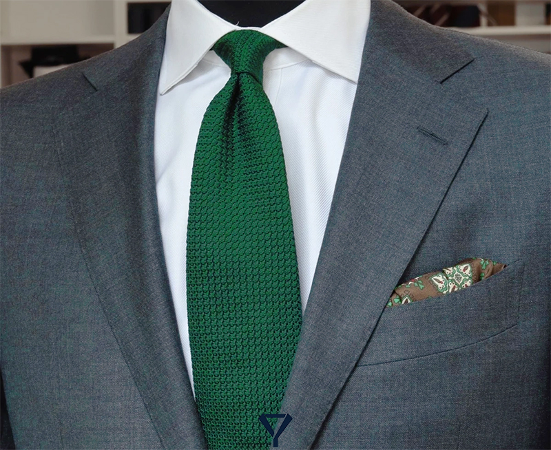 what color tie to wear with charcoal suit 6