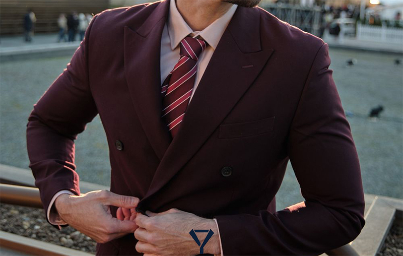 what color tie with burgundy suit 1