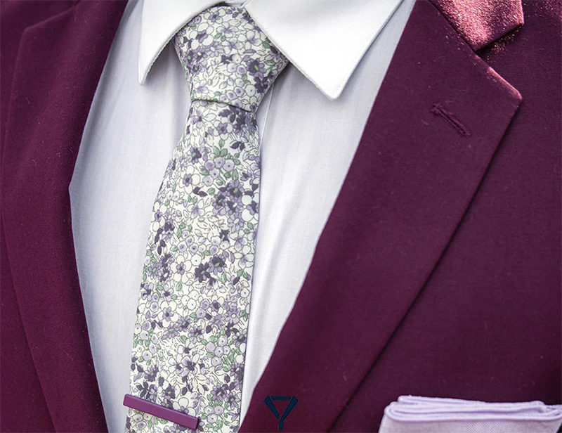 what color tie with burgundy suit 11