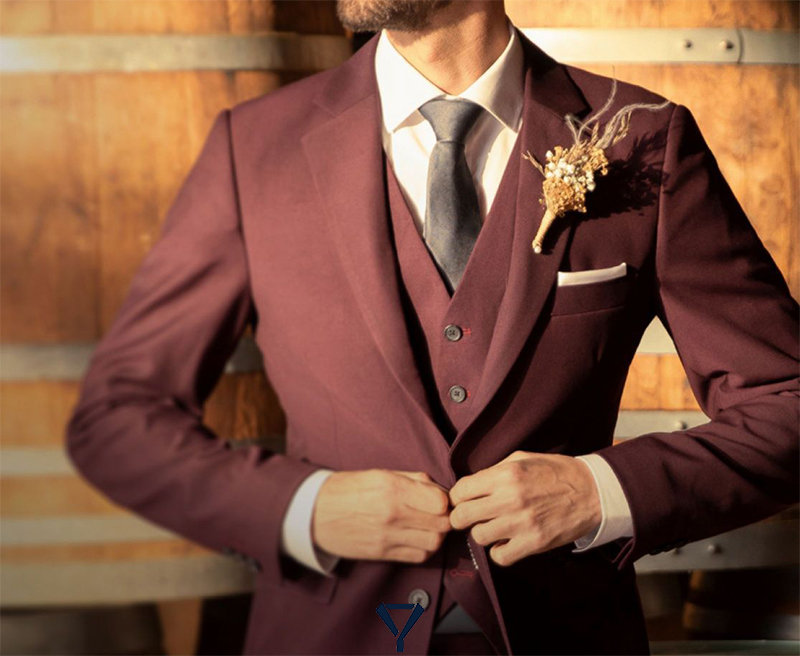 what color tie with burgundy suit 9
