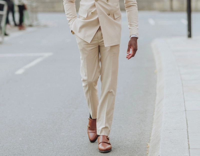 what colour shoes with beige suit 12