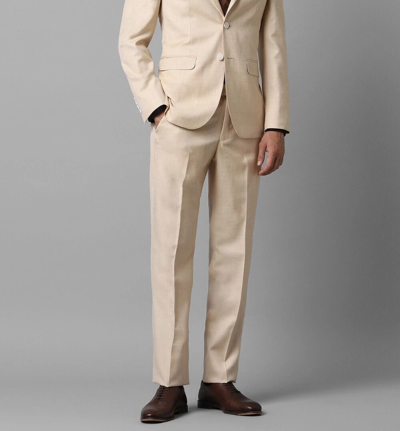 what colour shoes with beige suit 16