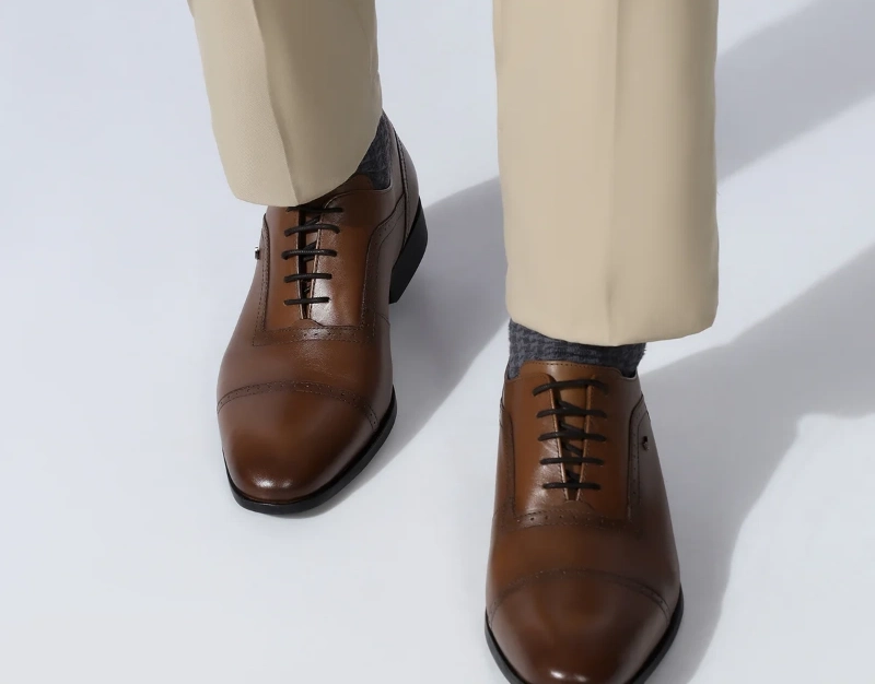 what colour shoes with beige suit 9