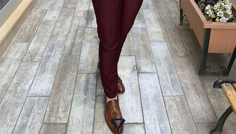 what shoes with burgundy suit a4
