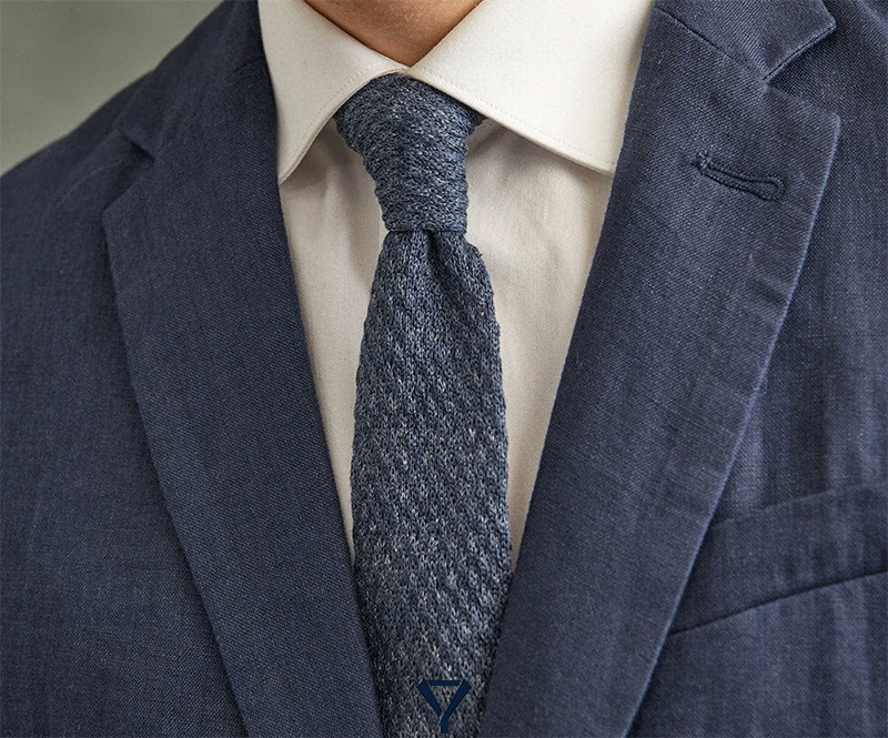 what tie to wear with navy suit 16
